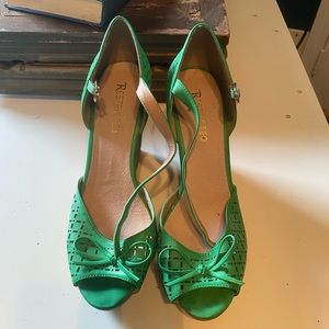 Adorable green wedge! Never worn!